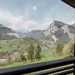 Dans La Montagne Proche De Verbier Sembrancher